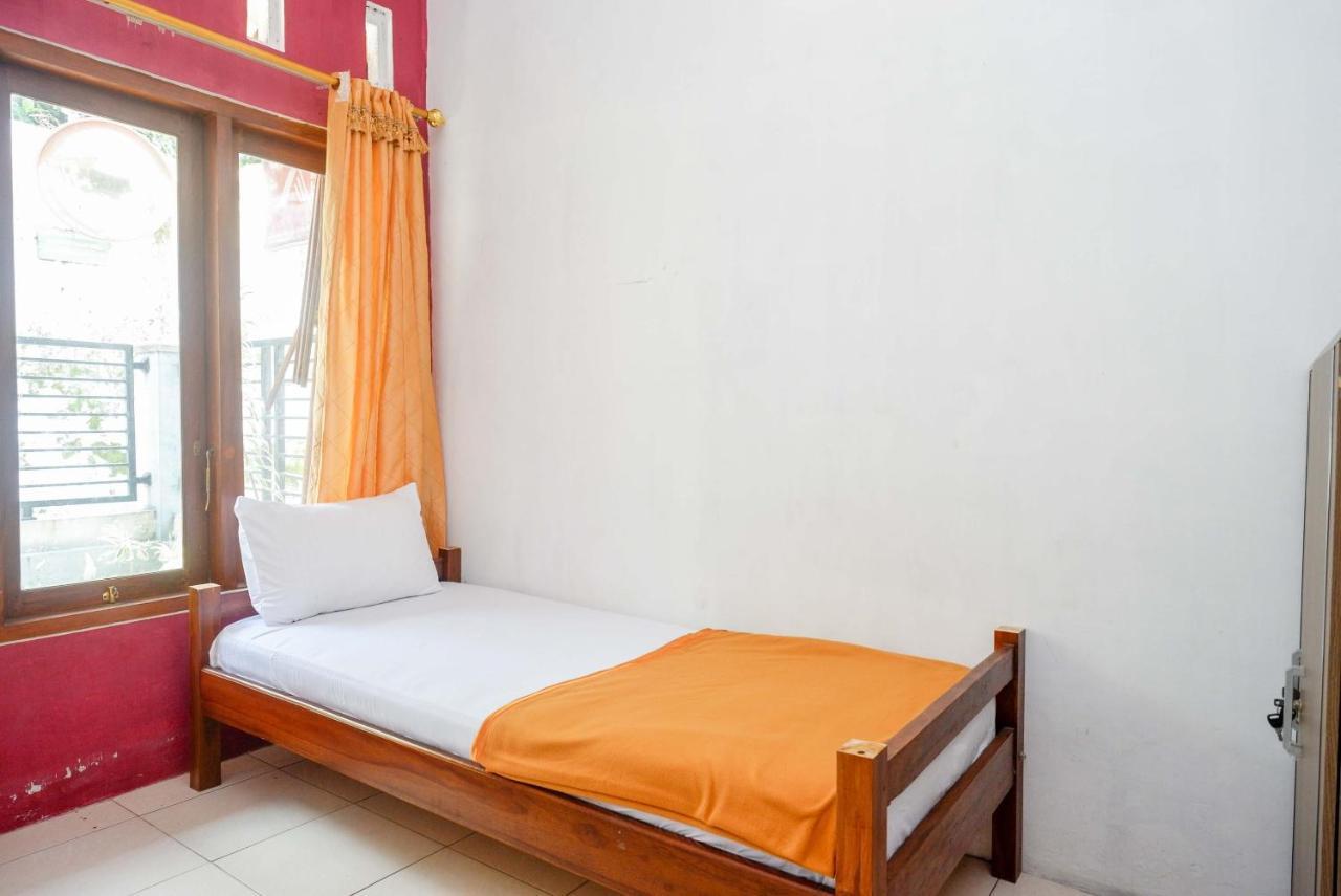 Koolkost Syariah Near Malioboro Area Hostel Yogyakarta Exterior photo